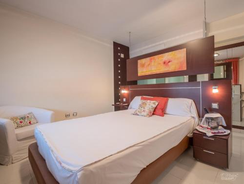 Habitación Doble con bañera de hidromasaje del hotel Vivar. Foto 8
