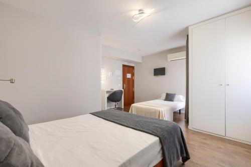 Habitación Triple del hotel Vivar. Foto 5