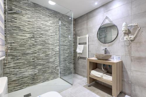 Habitación Triple del hotel Vivar. Foto 11