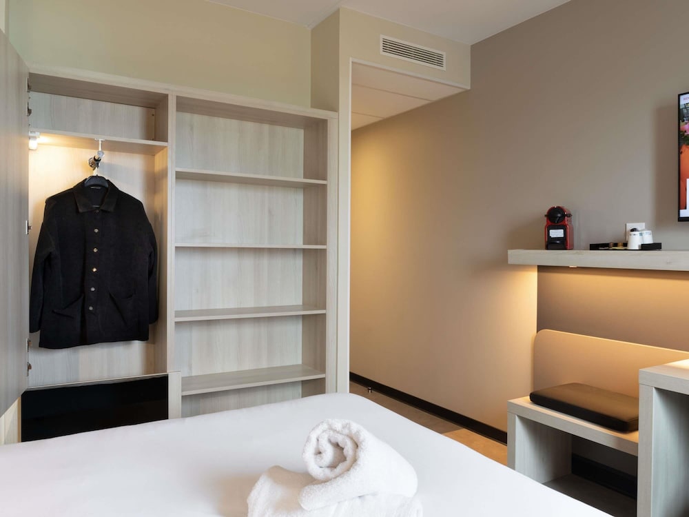 Habitación Confort - 1 cama doble del hotel Ibis Douai Dechy. Foto 11