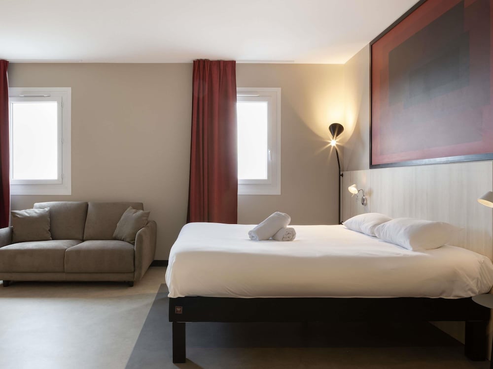Habitación Estándar Accesible (PMR) con 1 cama doble del hotel Ibis Douai Dechy. Foto 6