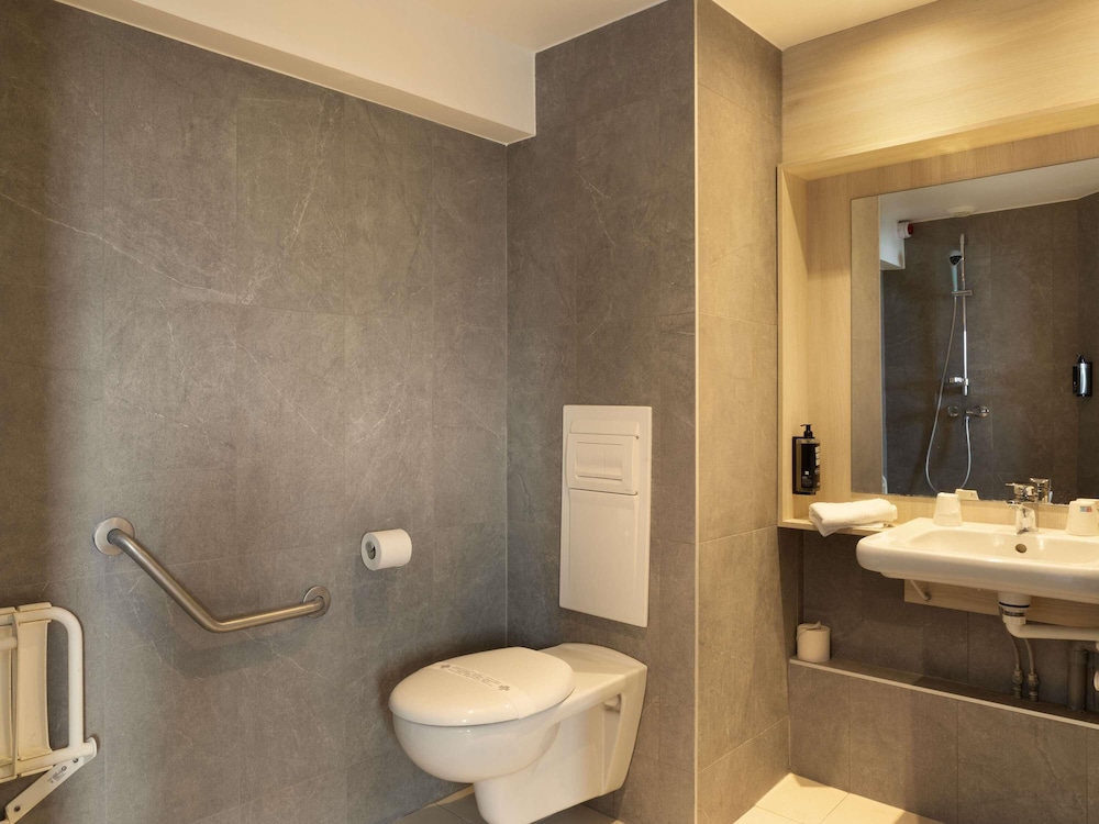 Habitación Estándar Accesible (PMR) con 1 cama doble del hotel Ibis Douai Dechy. Foto 7