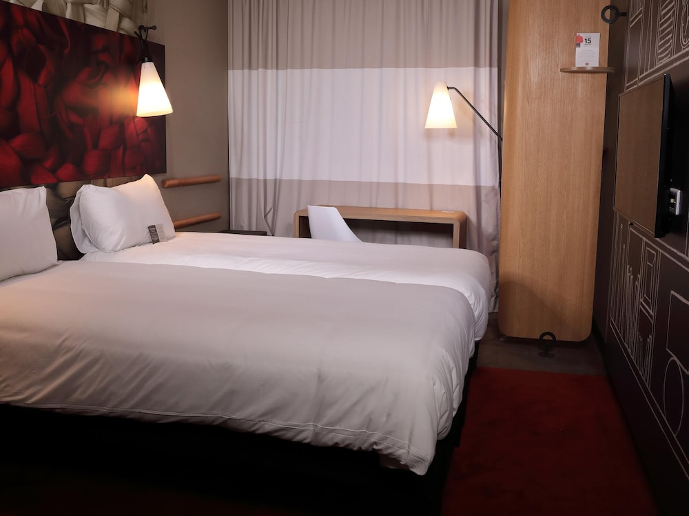 Habitación con 2 camas individuales, 2 camas individuales del hotel Ibis Marrakech Centre Gare. Foto 5