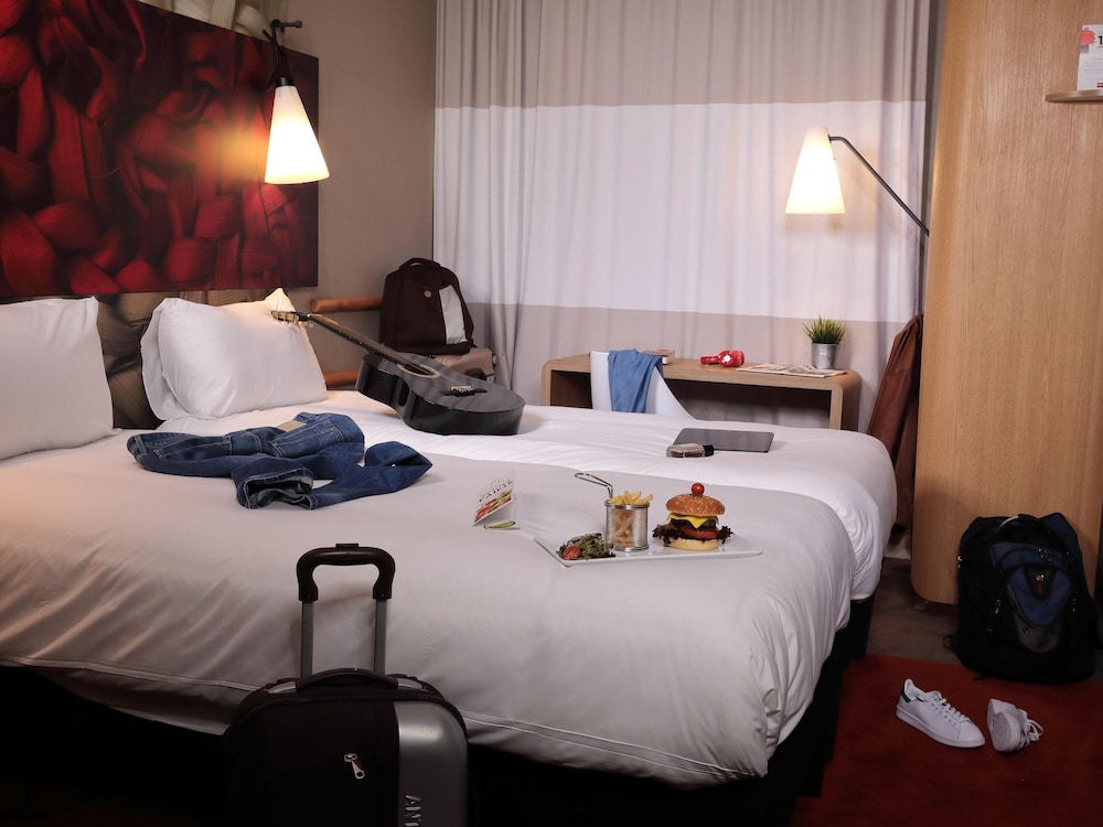 Habitación con 2 camas individuales, 2 camas individuales del hotel Ibis Marrakech Centre Gare. Foto 6