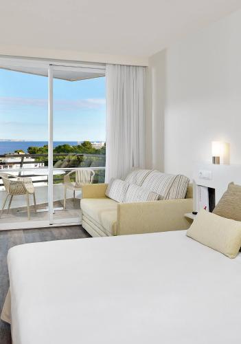 Habitación Sol con vistas a la piscina del hotel Sol Barbados. Foto 3