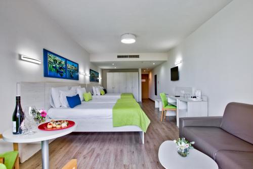Habitación Familiar con balcón del hotel Santana
