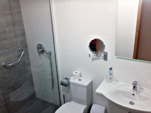 Habitación Familiar con balcón del hotel Santana. Foto 5