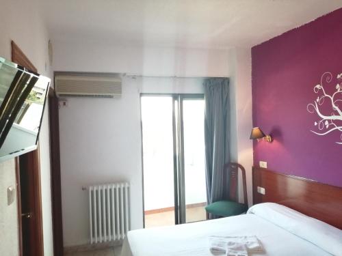 Habitación triple con balcón del hotel Jaime I. Foto 5