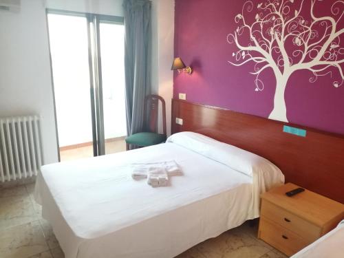 Habitación triple con balcón del hotel Jaime I. Foto 7