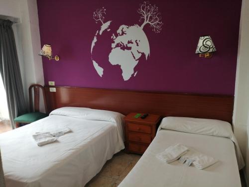 Habitación triple con balcón del hotel Jaime I. Foto 8