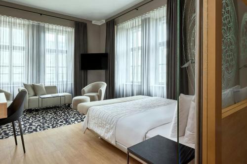 Habitación Esquinera con vistas al parque del hotel Le Méridien Wien. Foto 2