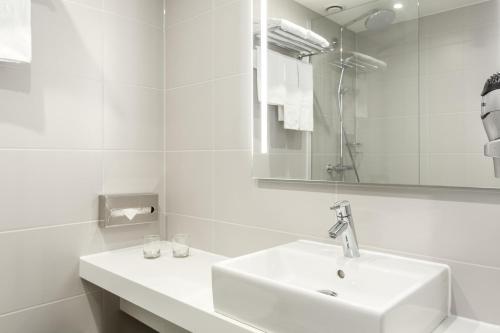Habitación Doble Estándar con vistas a la ciudad - 1 o 2 camas del hotel Nh City Centre Amsterdam. Foto 3