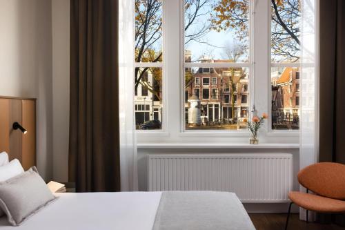 Habitación Estándar con vistas al canal del hotel Nh City Centre Amsterdam. Foto 2