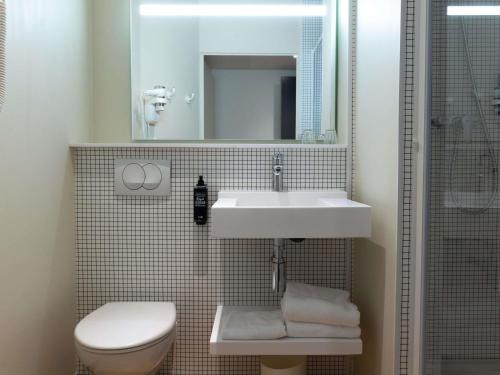 Habitación con dos camas individuales, no fumadores, en la planta baja del hotel Ibis Budget Saint Malo Centre. Foto 9