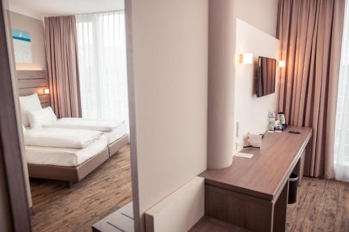 Habitación Doble Estándar - 2 camas del hotel Tulip Inn München Messe. Foto 2