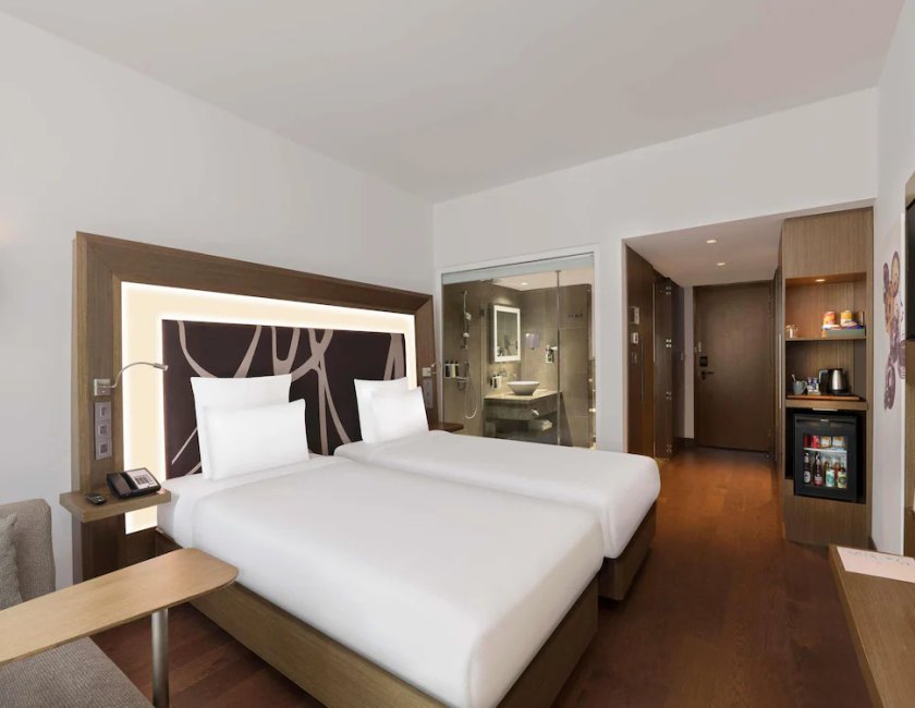 Habitación Premier con 2 camas individuales del hotel Novotel New Delhi Aerocity. Foto 6