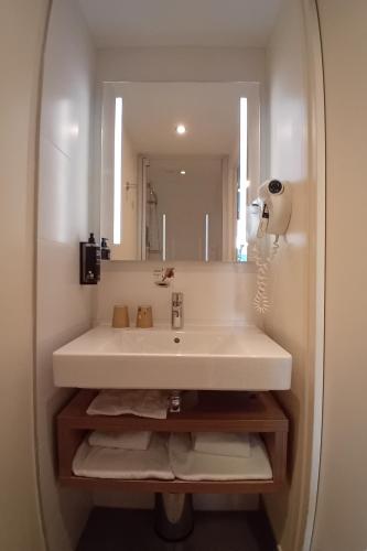 Habitación estándar con 1 sofá - cama individual del hotel Ibis Styles Saint Malo Port