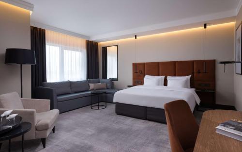 Suite Junior con acceso al salón del hotel Radisson Collection , Warsaw