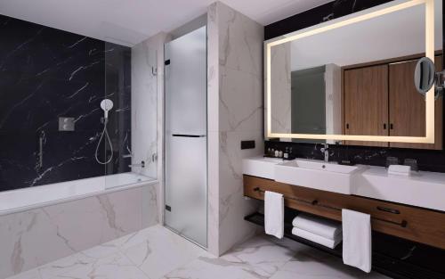 Suite Junior con acceso al salón del hotel Radisson Collection , Warsaw. Foto 4