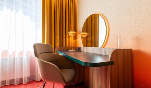 Classic Room with One Double Bed and a Sofa del hotel Mercure Warszawa Centrum. Foto 9