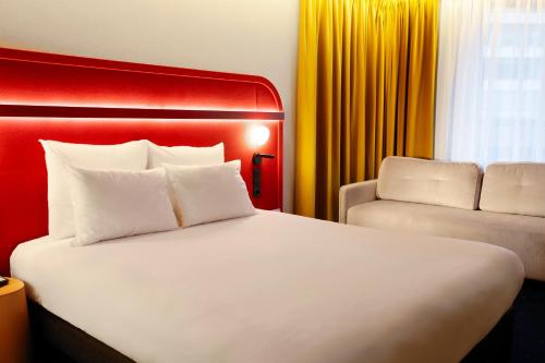 Habitación Superior con sofá - cama doble del hotel Mercure Warszawa Centrum. Foto 8