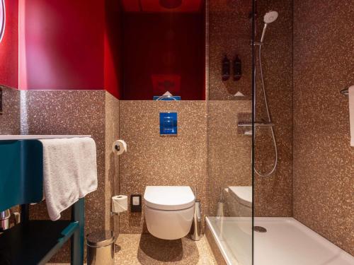 Classic Room with One Double Bed and a Sofa del hotel Mercure Warszawa Centrum. Foto 4