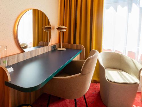 Classic Room with One Double Bed and a Sofa del hotel Mercure Warszawa Centrum. Foto 14