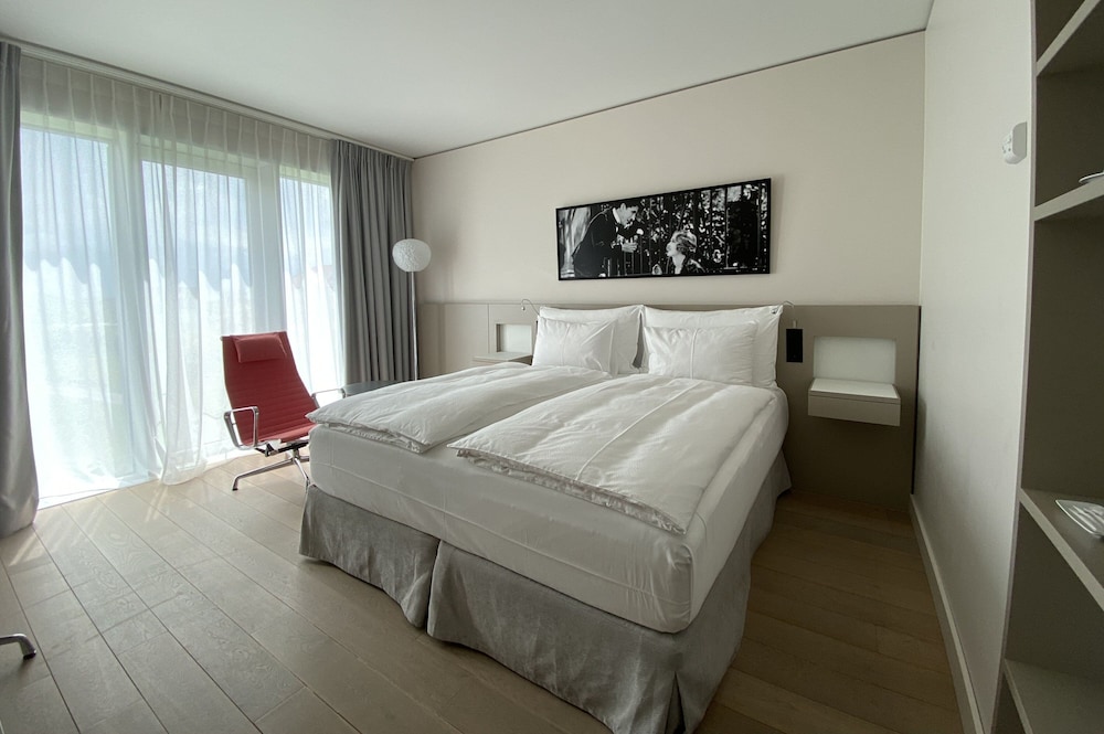 Habitación Deluxe, 1 cama de matrimonio grande, vistas al jardín del hotel Modern Times. Foto 4