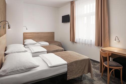Habitación Doble Estándar con cama supletoria del hotel Ambiance. Foto 6
