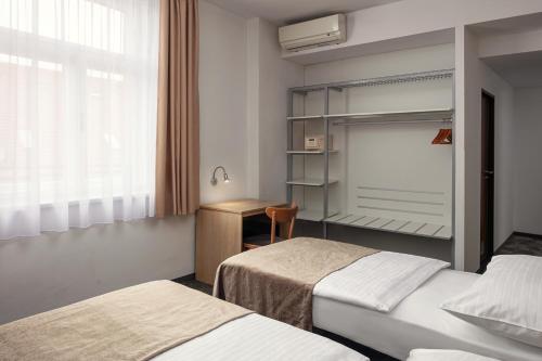 Habitación Doble Estándar con cama supletoria del hotel Ambiance. Foto 8