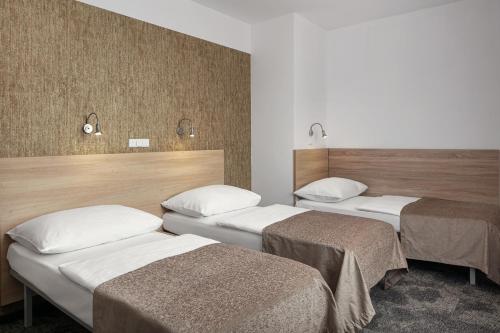 Habitación Doble Estándar con cama supletoria del hotel Ambiance. Foto 9