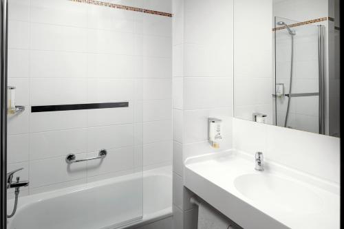 Habitación Doble Estándar - 1 o 2 camas del hotel Ambiance. Foto 9