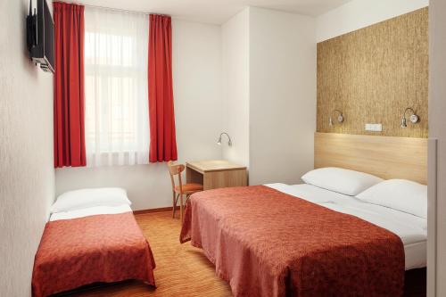 Habitación Doble Estándar con cama supletoria del hotel Ambiance. Foto 5