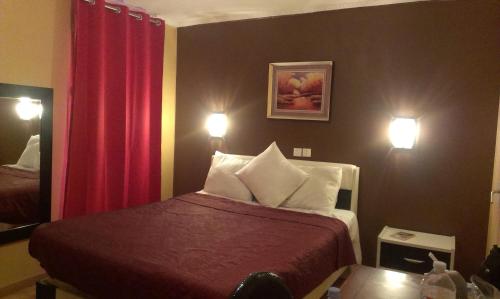 Habitación Doble del hotel Hipotel Paris Gambetta Republique. Foto 2