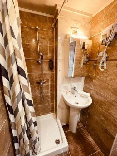 Habitación Doble del hotel Hipotel Paris Gambetta Republique. Foto 5