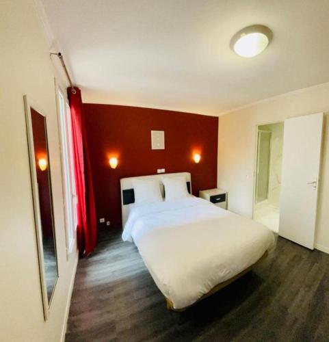 Habitación Doble del hotel Hipotel Paris Gambetta Republique. Foto 6