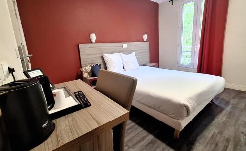 Habitación Doble del hotel Hipotel Paris Gambetta Republique. Foto 9