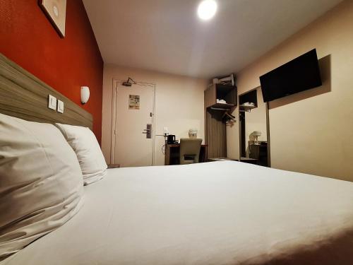 Habitación Doble del hotel Hipotel Paris Gambetta Republique. Foto 15