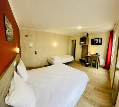 Habitación Triple del hotel Hipotel Paris Gambetta Republique