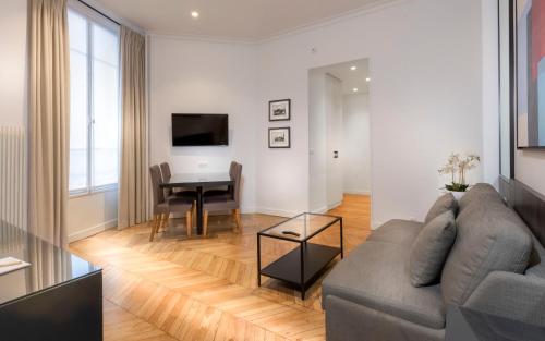 Apartamento Clásico de 1 dormitorio con vistas al patio del hotel Résidence Charles Floquet. Foto 1
