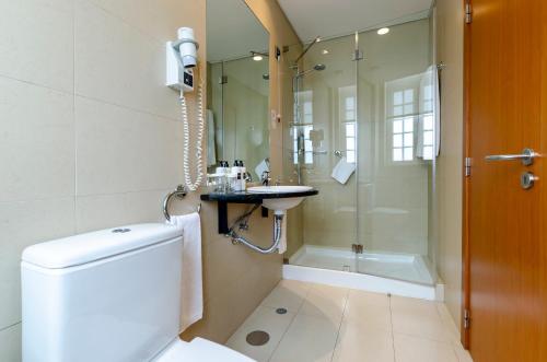 Habitación Doble con vistas a la ciudad del hotel TURIM Aveiro Palace. Foto 2