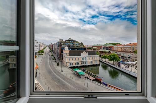 Suite con vistas a la ciudad del hotel TURIM Aveiro Palace. Foto 4