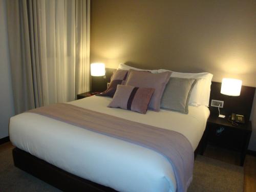 Habitación Doble con vistas a la ciudad del hotel TURIM Aveiro Palace. Foto 6