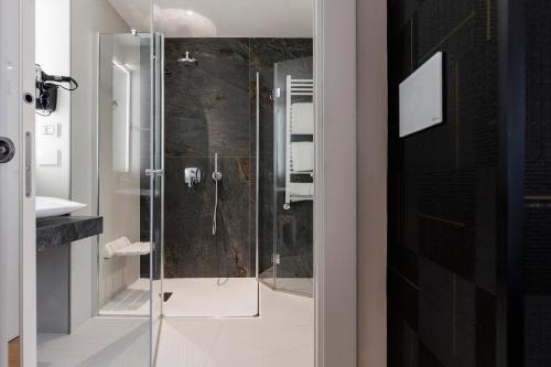 Habitación Doble adaptada para personas con movilidad reducida del hotel MH Florence & Spa”. Foto 7