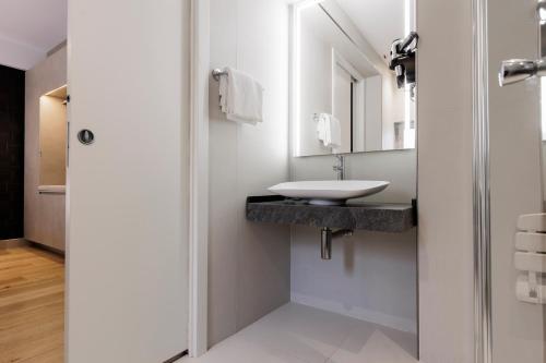 Habitación Doble adaptada para personas con movilidad reducida del hotel MH Florence & Spa”. Foto 8