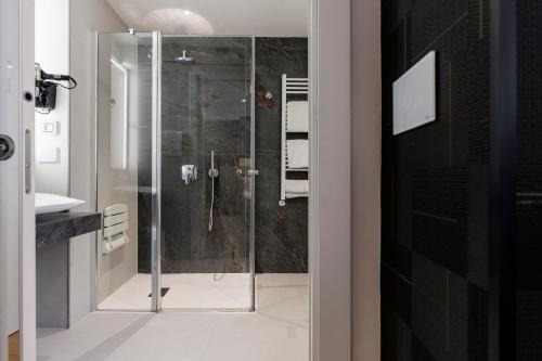 Habitación Doble adaptada para personas con movilidad reducida del hotel MH Florence & Spa”. Foto 10