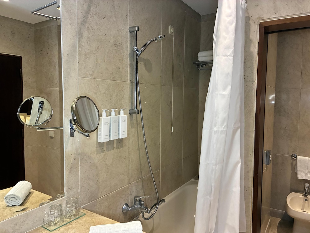 Habitación doble Superior 2 Camas individuales del hotel Santarem. Foto 6