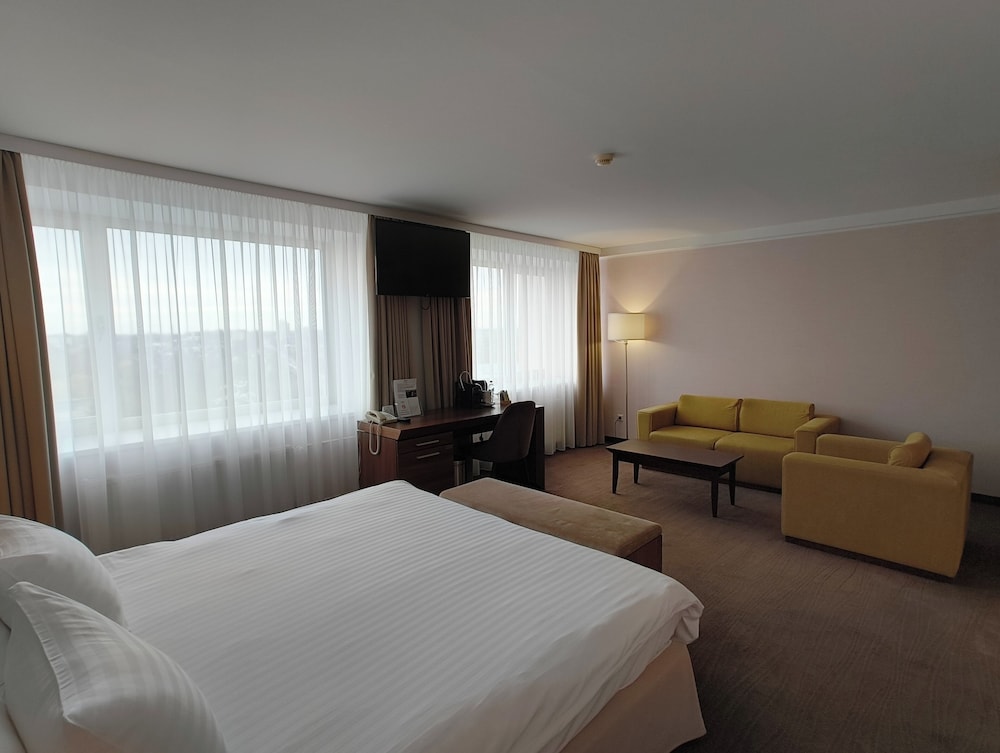 Habitación Doble o Gemela Deluxe del hotel Mercure Marijampole. Foto 1