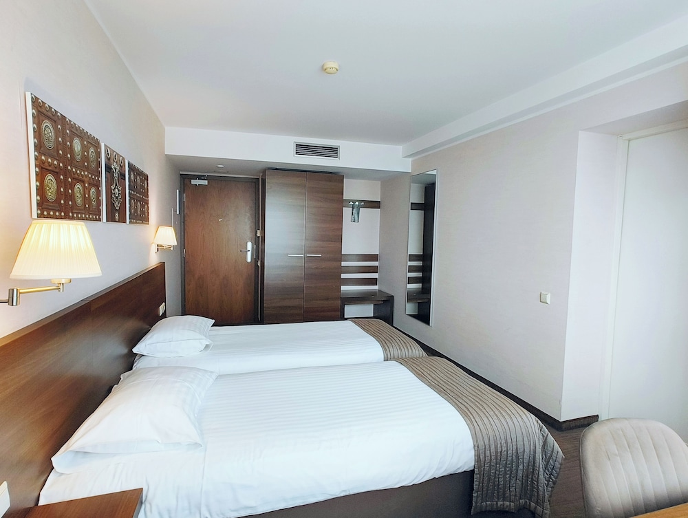 Habitación Doble o Gemela Deluxe del hotel Mercure Marijampole. Foto 4