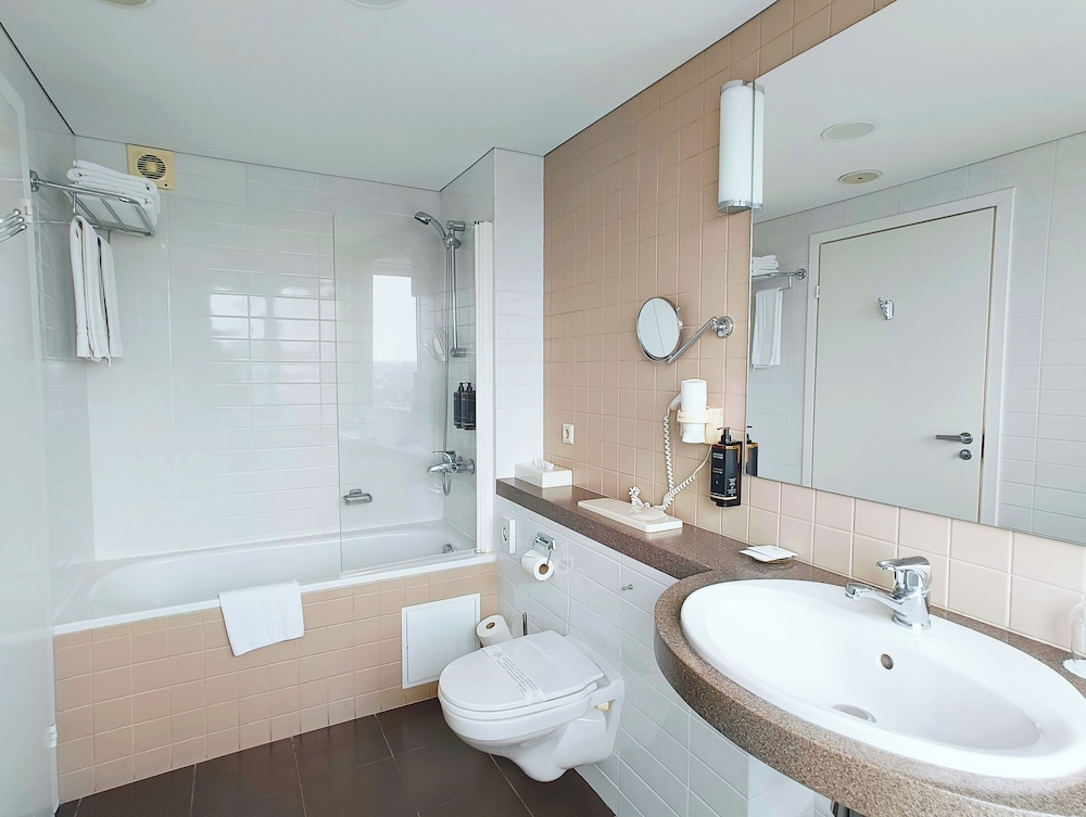 Habitación Doble o Gemela Deluxe del hotel Mercure Marijampole. Foto 7